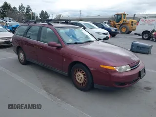 2000 Saturn LW z VIN 1G8JU82F4YY620480, wystawiony jako IAAI lot #41776284 z przebiegiem 242 024 mil mil oraz . Historia ofert i sprzedaży dostępna na DreamBid. Obrazek 1.