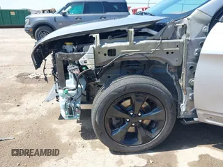 2016 Jeep Cherokee Latitude with VIN 1C4PJLCB2GW185637, listed as a IAAI auction lot 41894019 with 87,888 mi miles and . Bid and sale history available at DreamBid. Image 6.