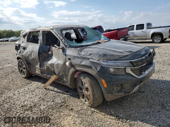 2024 Kia Seltos LX with VIN KNDEPCAA1R7474831, listed as a Copart auction lot 52188665 with 32,703 mi miles and Non repairable. Bid and sale history available at DreamBid. Image 4.