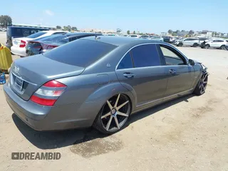 2007 Mercedes-Benz S 550 z VIN WDDNG71X27A118583, wystawiony jako IAAI lot #42328546 z przebiegiem 113 801 mil mil oraz . Historia ofert i sprzedaży dostępna na DreamBid. Obrazek 4.