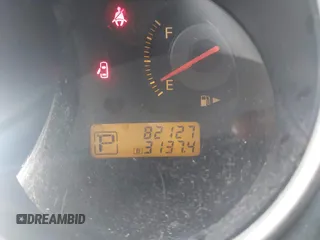 2008 Nissan Versa S z VIN 3N1BC11E78L371643, wystawiony jako IAAI lot #41698980 z przebiegiem 82 127 mil mil oraz . Historia ofert i sprzedaży dostępna na DreamBid. Obrazek 7.