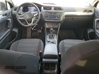 2022 Volkswagen Tiguan S z VIN 3VV0B7AX7NM133231, wystawiony jako Copart lot #85285634 z przebiegiem 92 138 mil mil oraz Czysty tytuł • Clean title. Historia ofert i sprzedaży dostępna na DreamBid. Obrazek 8.