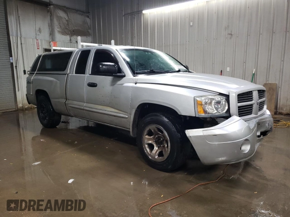 2006 Dodge Dakota SLT with VIN 1D7HW42NX6S711998, listed as a Copart auction lot 80129394 with 214,546 mi miles and Salvage Title. Bid and sale history available at carsss.com. Image 4.
