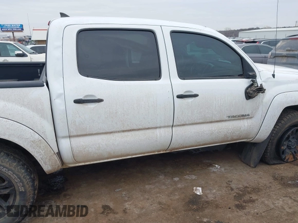 2015 Toyota Tacoma z VIN 5TFLU4EN5FX118378, wystawiony jako IAAI lot #41609943 z przebiegiem 121 640 mil mil oraz . Historia ofert i sprzedaży dostępna na DreamBid. Obrazek 13.