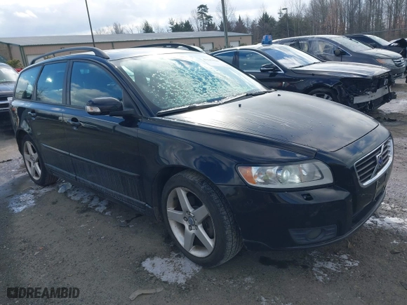 2008 Volvo V50 2.4L with VIN YV1MW382782377300, listed as a IAAI auction lot 41347028 with 157,982 mi miles. Bid and sale history available at carsss.com. Image 1.