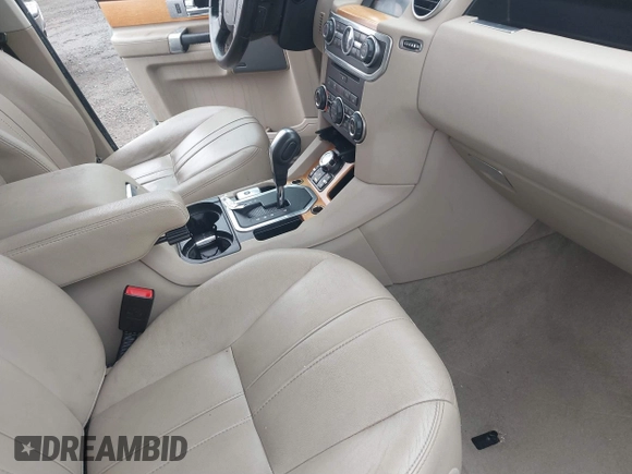 2013 Land Rover LR4 HSE z VIN SALAG2D42DA673308, wystawiony jako IAAI lot #41673319 z przebiegiem 191 984 mil mil oraz . Historia ofert i sprzedaży dostępna na DreamBid. Obrazek 5.