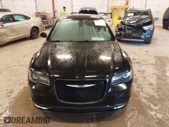 2016 Chrysler 300 S z VIN 2C3CCAGG7GH329401, wystawiony jako IAAI lot #41486084 z przebiegiem 163 942 mil mil oraz . Historia ofert i sprzedaży dostępna na DreamBid. Obrazek 12.