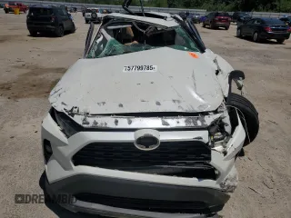2021 Toyota RAV4 XLE Premium z VIN 2T3A1RFV0MW153326, wystawiony jako Copart lot #57799785 z przebiegiem Nie podano mil oraz Szkoda całkowita • Salvage title. Historia ofert i sprzedaży dostępna na DreamBid. Obrazek 5.