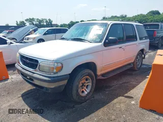 1998 Ford Explorer XL z VIN 1FMZU34E9WZB33911, wystawiony jako IAAI lot #42329782 z przebiegiem 156 654 mil mil oraz . Historia ofert i sprzedaży dostępna na DreamBid. Obrazek 2.