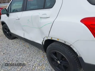 2018 Chevrolet Trax LS with VIN KL7CJNSB5JB713243, listed as a IAAI auction lot 41812654 with 92,901 mi miles. Bid and sale history available at carsss.com. Image 19.