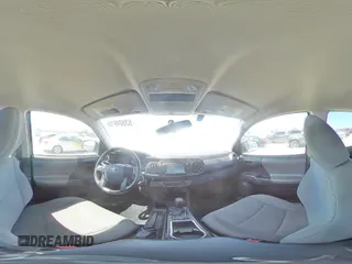 2017 Toyota Tacoma SR z VIN 5TFAX5GN9HX096597, wystawiony jako Copart lot #53504915 z przebiegiem 144 835 mil mil oraz Szkoda całkowita • Salvage title. Historia ofert i sprzedaży dostępna na DreamBid. Obrazek 14.