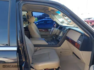 2005 Lincoln Navigator Luxury with VIN 5LMFU27515LJ18083, listed as a IAAI auction lot 41035901 with 172,467 mi miles. Bid and sale history available at carsss.com. Image 5.
