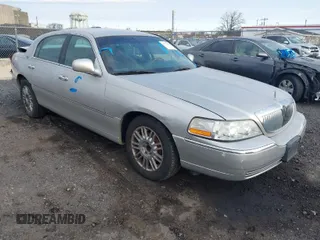 2008 Lincoln Town Car Limited z VIN 2LNHM82V78X646773, wystawiony jako IAAI lot #41738970 z przebiegiem 135 938 mil mil oraz . Historia ofert i sprzedaży dostępna na DreamBid. Obrazek 1.