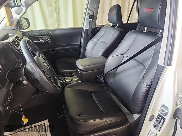 2023 Toyota 4Runner TRD Pro z VIN JTELU5JR4P6107986, wystawiony jako IAAI lot #42575841 z przebiegiem 8 950 mil mil oraz . Historia ofert i sprzedaży dostępna na DreamBid. Obrazek 4.