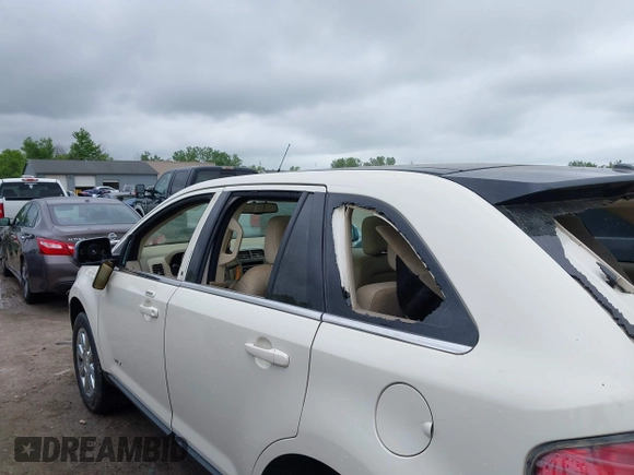 2007 Lincoln MKX with VIN 2LMDU88C27BJ13038, listed as a IAAI auction lot 42342316 with Not provided miles and . Bid and sale history available at DreamBid. Image 18.