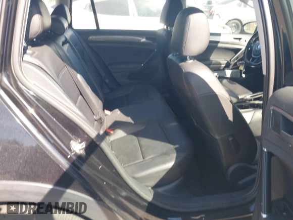 2018 Volkswagen Golf S z VIN 3VWH17AU4JM750975, wystawiony jako IAAI lot #41590132 z przebiegiem 51 479 mil mil oraz . Historia ofert i sprzedaży dostępna na DreamBid. Obrazek 8.