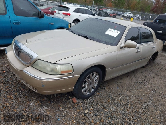 2008 Lincoln Town Car Limited z VIN 2LNHM82V88X636673, wystawiony jako IAAI lot #41023893 z przebiegiem 128 185 mil mil oraz . Historia ofert i sprzedaży dostępna na DreamBid. Obrazek 2.