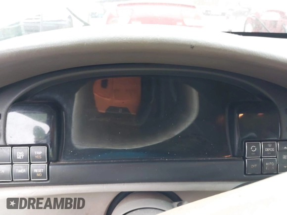 1998 Cadillac DeVille z VIN 1G6KD54YXWU800156, wystawiony jako IAAI lot #41820044 z przebiegiem Nie podano mil oraz . Historia ofert i sprzedaży dostępna na DreamBid. Obrazek 7.