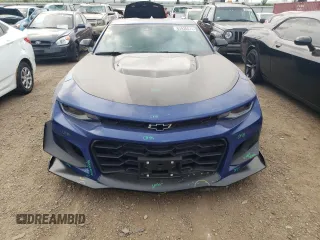 2021 Chevrolet Camaro ZL1 with VIN 1G1FK1R62M0106059, listed as a Copart auction lot 63438574 with 16,980 mi miles and Salvage Title. Bid and sale history available at carsss.com. Image 5.