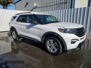 2024 Ford Explorer XLT with VIN 1FMSK7DH7RGA02632, listed as a Copart auction lot 49038645 with 31,704 mi miles and Non Repairable. Bid and sale history available at carsss.com. Image 4.