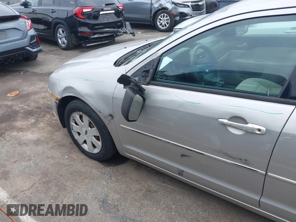 2008 Ford Fusion S with VIN 3FAHP06ZX8R123780, listed as a IAAI auction lot 40365258 with 100,661 mi miles. Bid and sale history available at carsss.com. Image 6.