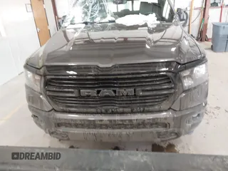 2020 Ram 1500 Big Horn z VIN 1C6SRFFT6LN103179, wystawiony jako IAAI lot #41884083 z przebiegiem 63 461 mil mil oraz . Historia ofert i sprzedaży dostępna na DreamBid. Obrazek 12.