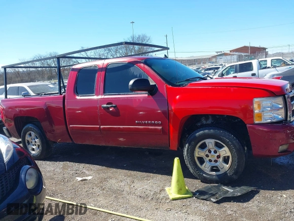 2007 Chevrolet Silverado 1500 LT w/1LT with VIN 2GCEC19C071686992, listed as a IAAI auction lot 41602817 with 395,297 mi miles. Bid and sale history available at carsss.com. Image 13.