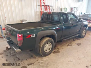 2005 Chevrolet Colorado LS Z71 with VIN 1GCDT196858193853, listed as a IAAI auction lot 41664013 with 184,424 mi miles. Bid and sale history available at carsss.com. Image 4.