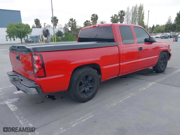 2004 Chevrolet Silverado 1500 Work Truck with VIN 2GCEC19T441162305, listed as a IAAI auction lot 42044275 with 154,971 mi miles. Bid and sale history available at carsss.com. Image 4.