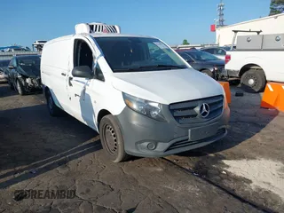 2017 Mercedes-Benz Metris Cargo z VIN WD3PG2EA2H3222972, wystawiony jako IAAI lot #42116177 z przebiegiem 119 839 mil mil oraz . Historia ofert i sprzedaży dostępna na DreamBid. Obrazek 1.
