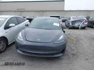 2023 Tesla Model 3 z VIN 5YJ3E1EAXPF403095, wystawiony jako IAAI lot #42151764 z przebiegiem 17 872 mil mil oraz . Historia ofert i sprzedaży dostępna na DreamBid. Obrazek 12.
