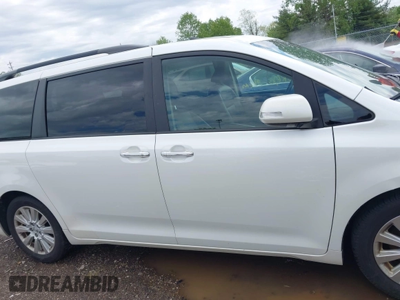 2015 Toyota Sienna XLE with VIN 5TDYK3DC3FS529256, listed as a IAAI auction lot 42172570 with 163,725 mi miles and . Bid and sale history available at carsss.com. Image 12.