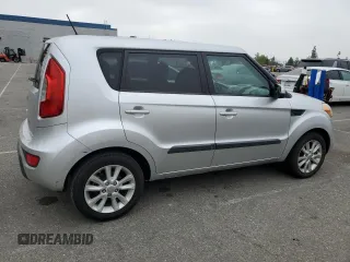 2013 Kia Soul + z VIN KNDJT2A62D7482347, wystawiony jako Copart lot #58663005 z przebiegiem 88 952 mil mil oraz Czysty tytuł • Clean title. Historia ofert i sprzedaży dostępna na DreamBid. Obrazek 3.