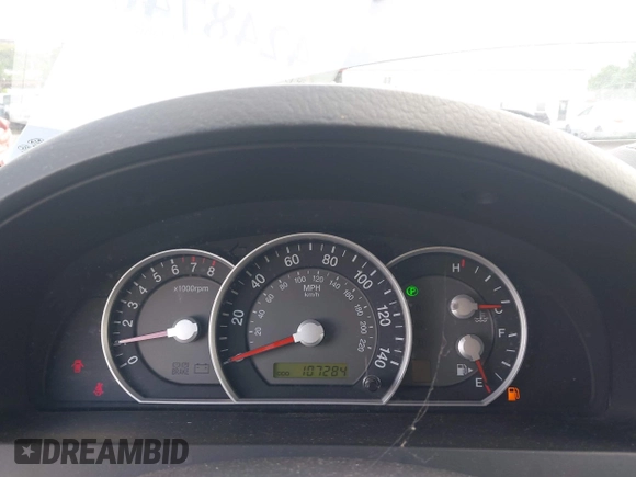 2008 Kia Sorento LX z VIN KNDJC735385819725, wystawiony jako IAAI lot #42487480 z przebiegiem 107 284 mil mil oraz . Historia ofert i sprzedaży dostępna na DreamBid. Obrazek 7.
