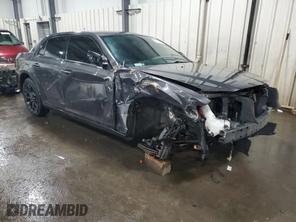 2019 Chrysler 300 with VIN 2C3CCAGGXKH631497, listed as a Copart auction lot 47580165 with 87,297 mi miles and Salvage Title. Bid and sale history available at carsss.com. Image 4.