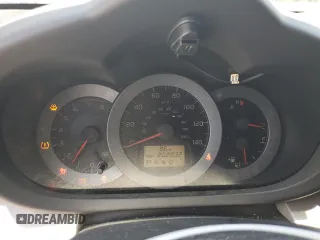 2010 Toyota RAV4 Limited z VIN JTMYF4DV3AD016055, wystawiony jako Copart lot #61856835 z przebiegiem 202 832 mil mil oraz Szkoda całkowita • Salvage title. Historia ofert i sprzedaży dostępna na DreamBid. Obrazek 9.