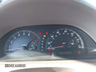 2002 Toyota Camry XLE z VIN 4T1BF30K82U506516, wystawiony jako IAAI lot #41278261 z przebiegiem 211 049 mil mil oraz . Historia ofert i sprzedaży dostępna na DreamBid. Obrazek 7.