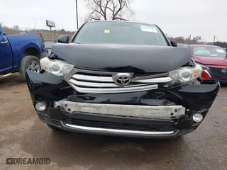 2011 Toyota Highlander with VIN 5TDZK3EHXBS032438, listed as a IAAI auction lot 41700739 with 210,295 mi miles. Bid and sale history available at carsss.com. Image 12.