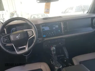 2022 Ford Bronco с VIN 1FMEE5DP1NLB68923, выставлен на аукционе IAAI как лот 42844194 с пробегом 20 202 миль миль и . История ставок и продаж доступна на DreamBid. Изображение 19.