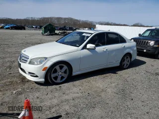 2011 Mercedes-Benz C 300 Sport z VIN WDDGF8BB8BR185395, wystawiony jako Copart lot #47093435 z przebiegiem 137 621 mil mil oraz Tytuł czysty. Historia ofert i sprzedaży dostępna na DreamBid. Obrazek 1.