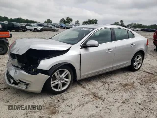 2015 Volvo S60 T5 Premier z VIN YV1612TK7F2366996, wystawiony jako Copart lot #59237905 z przebiegiem 95 880 mil mil oraz Czysty tytuł • Clean title. Historia ofert i sprzedaży dostępna na DreamBid. Obrazek 1.