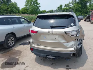 2015 Toyota Highlander Limited with VIN 5TDDKRFH0FS097834, listed as a IAAI auction lot 42401273 with 176,574 mi miles and . Bid and sale history available at DreamBid. Image 16.