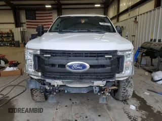 2019 Ford F-250 XL z VIN 1FT7W2B60KEF25754, wystawiony jako Copart lot #58738655 z przebiegiem 102 684 mil mil oraz Czysty tytuł • Clean title. Historia ofert i sprzedaży dostępna na DreamBid. Obrazek 5.