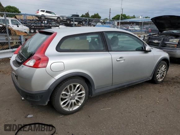 2009 Volvo C30 z VIN YV1MK672992145569, wystawiony jako Copart lot #68282304 z przebiegiem 93 414 mil mil oraz Czysty tytuł • Clean title. Historia ofert i sprzedaży dostępna na DreamBid. Obrazek 3.