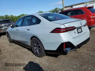 2024 BMW i5 eDrive40 z VIN WBY33FK02RCR43716, wystawiony jako Copart lot #68262434 z przebiegiem Nie podano mil oraz Szkody całkowita. Historia ofert i sprzedaży dostępna na DreamBid. Obrazek 2.