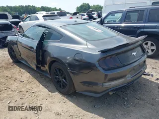 2019 Ford Mustang EcoBoost z VIN 1FA6P8TH0K5199276, wystawiony jako IAAI lot #42491713 z przebiegiem 135 710 mil mil oraz . Historia ofert i sprzedaży dostępna na DreamBid. Obrazek 3.