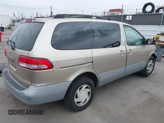 2002 Toyota Sienna LE with VIN 4T3ZF13C92U469670, listed as a IAAI auction lot 42141259 with 222,299 mi miles and . Bid and sale history available at DreamBid. Image 4.