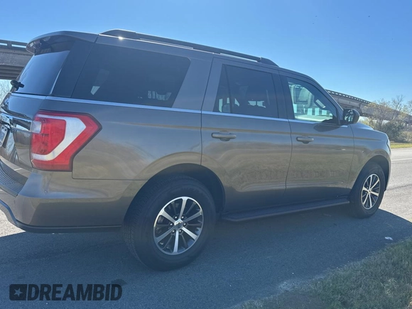 2019 Ford Expedition XL z VIN 1FMJU1GT1KEA12447, wystawiony jako Copart lot #47216725 z przebiegiem 93 974 mil mil oraz Czysty tytuł • Clean title. Historia ofert i sprzedaży dostępna na DreamBid. Obrazek 4.