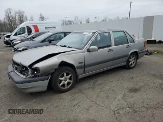 1996 Volvo S70 z VIN YV1LS5542T2274433, wystawiony jako Copart lot #41997065 z przebiegiem 88 757 mil mil oraz Szkody całkowita. Historia ofert i sprzedaży dostępna na DreamBid. Obrazek 1.