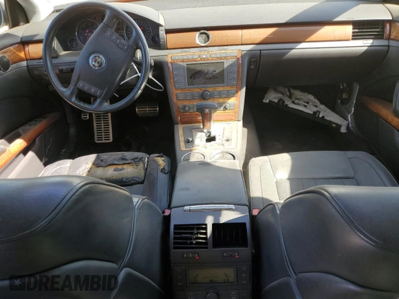 2004 Volkswagen Phaeton V8 z VIN WVWAF63D748010147, wystawiony jako Copart lot #75843654 z przebiegiem 147 157 mil mil oraz Nie do naprawy • Non repairable. Historia ofert i sprzedaży dostępna na DreamBid. Obrazek 8.